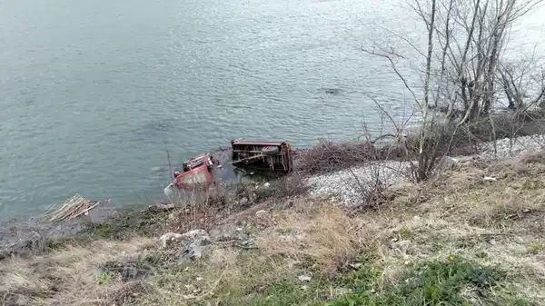 Traktör Kızılırmak Nehri’ne uçtu: 1 ölü, 1 yaralı