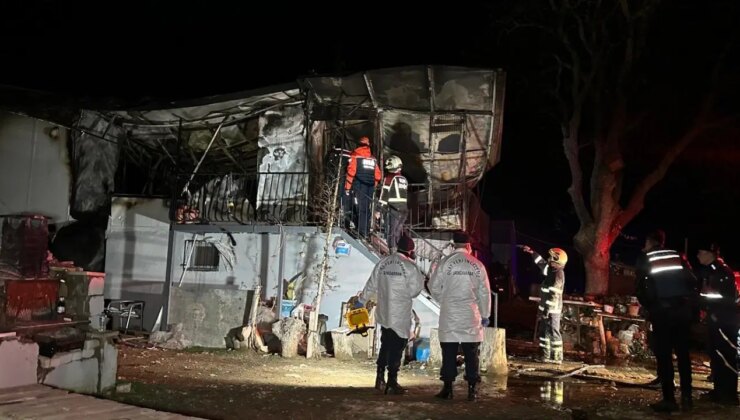 Uşak’ta prefabrik evde yangın çıktı: Evli çiftin cansız bedenlerine ulaşıldı!