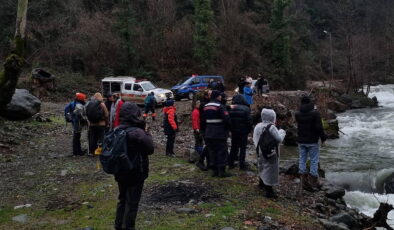 Yalova’da derenin debisi yükseldi: Mahsur kalan 19 kişi kurtarıldı!