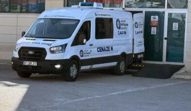 Yaşlı kadın teravihe giderken kamyonet çarptı, hayatını kaybetti