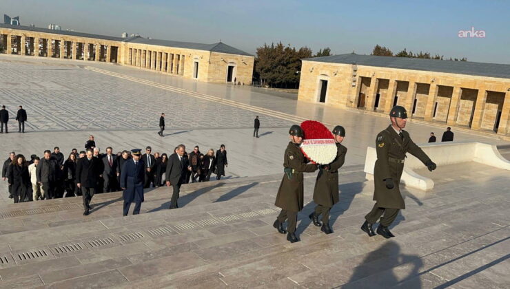 14 Mart Tıp Bayramı’nda Birlik ve Dayanışma Sendikası üyelerinden Anıtkabir ziyareti