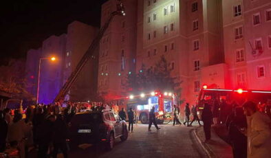 8 katlı binada korku dolu anlar: Bomba gibi patladı, oturanlar tahliye edildi