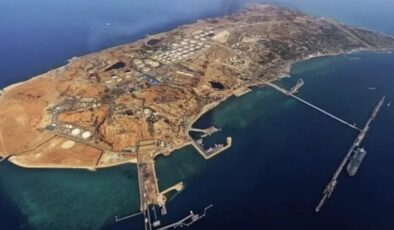 ABD’nin saldırdığı Hark Adası’nda petrol yüklemesi devam ediyor
