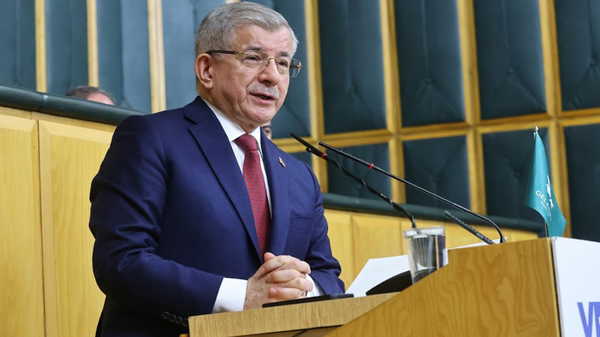 Ahmet Davutoğlu: ‘Türkiye, topraklarının saldırılarda asla kullanılamayacağını derhal ilan etmeli’