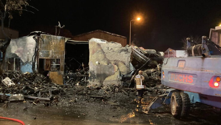 Ankara’da 100 hurda araç alev alev yandı