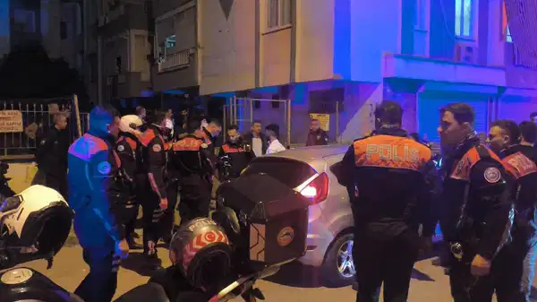 Antalya’da komşu ailelerin kavgası kanlı bitti: Yaralılar var!