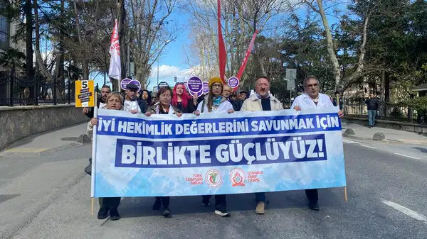 Beyaz önlüklüler 14 Mart öncesi sokakta: ‘Çalışırken ölmek istemiyoruz!’