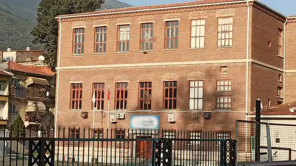 Bursa’da okula gönderilmeyen 6 çocuk devlet korumasına alındı: 3 aile hakkında yasal işlem başlatıldı