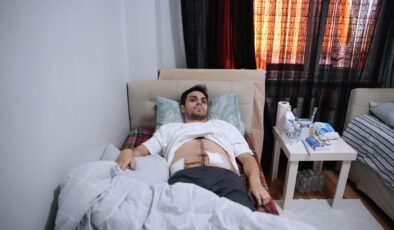 Darbedilen çocuğu kurtarmak isterken 6 yerinden bıçaklandı! Dehşet bitmedi