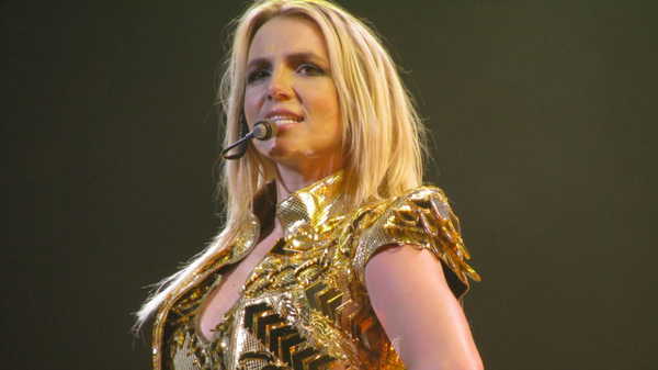Dünyaca ünlü şarkıcı Britney Spears gözaltına alındı!