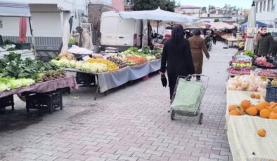 Emekli yurttaş, pazar fiyatlarından dert yandı: ‘Tanesi 26 lira olan elmanın yarısını bile alamayız’