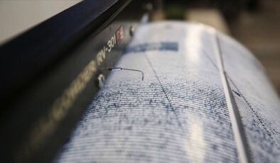 Endonezya’da 6,1 büyüklüğünde deprem