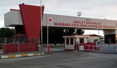 Gazeteciler ‘yer değişikliği’ kararına direndi… Duruşmaya son verildi: Avukat Ersöz’den mahkemeye dilekçe!