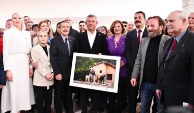 Gazetemizin kadın temalı fotoğraf sergisini Özgür Özel açtı