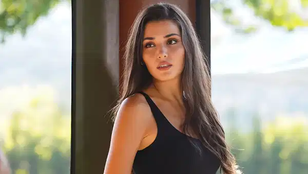 Hakkında yakalama kararı verilmişti: Oyuncu Hande Erçel’den ilk açıklama!