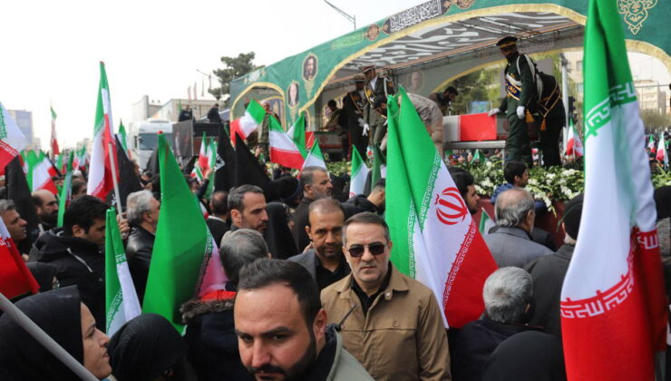 İran’da saldırılarda öldürülen komutanlar için cenaze töreni