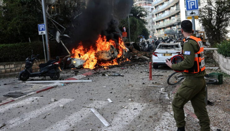İran’dan İsrail’e yeni füze salvoları: Tel Aviv alarmda!
