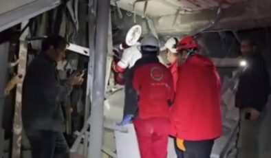 İran’ın Urmiye şehrindeki yerleşim bölgesine hava saldırısı düzenlendi