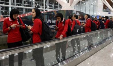 İranlı kadın futbolculardan biri daha iltica talebini geri çekti