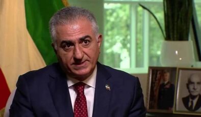 İranlılar Pehlevi için pankart hazırladı: Hayalperest aptal