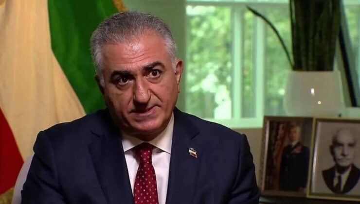 İranlılar Pehlevi için pankart hazırladı: Hayalperest aptal
