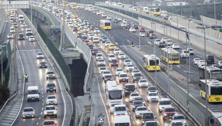 İstanbul’da haftanın ilk iş gününde trafik yoğunluğu