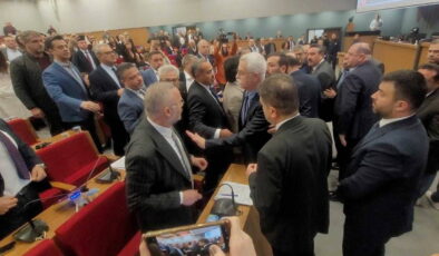 İzBB Meclisi’nde ‘devir’ gerilimi… AKP ve CHP arasında ‘söz hakkı’ tartışması