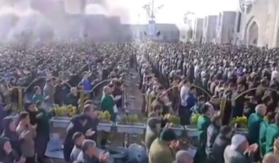 Meşhed İmam Rıza Türbesi’nde bayram namazı