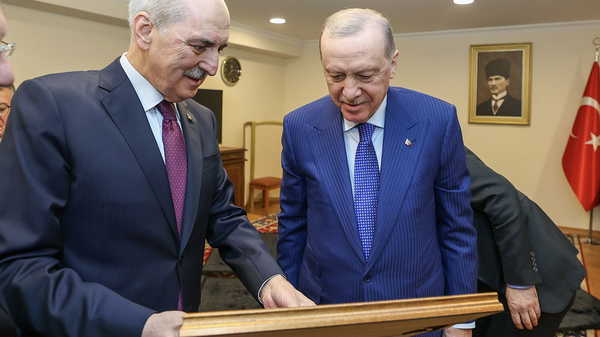 Numan Kurtulmuş’tan Erdoğan’a Sırrı Süreyya Önder hediyesi