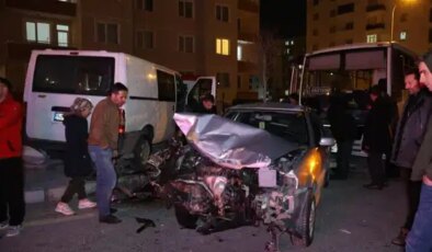 Önce kaza, sonra kavga ettiler: 2 yaralı