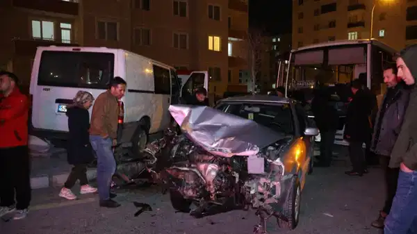 Önce kaza, sonra kavga ettiler: 2 yaralı