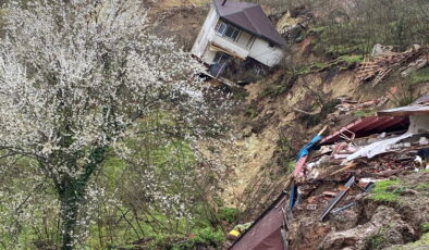 Ordu’da heyelan; 2 ev ve 1 spor tesisi yıkıldı