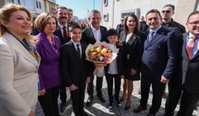 Özgür Özel, Sivrihisar’da: ‘Çiftçinin yüzünü güldürecek bir iktidar gelecek’