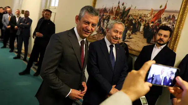 Özgür Özel’den Bülent Arınç’a ziyaret: İBB davası sorusuna verilen yanıt dikkat çekti