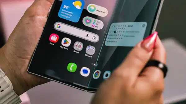 Samsung, daha geniş katlanabilir ekranlı telefonunu bu yıl tanıtabilir