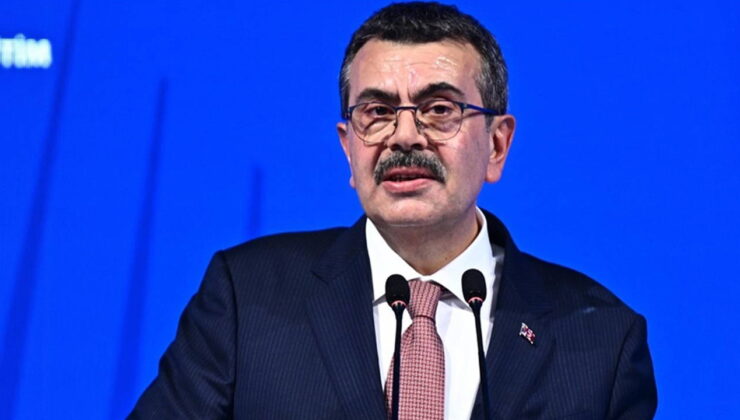 Sera Kadıgil, Yusuf Tekin’e sordu: ‘Üniversite eğitiminin 3 yıla indirilmesindeki amaç ne?’