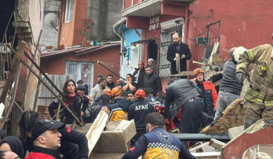 Son dakika… İstanbul Fatih’te bitişik 2 bina çöktü! Vali Davut Gül’den açıklama: 9 kişi göçük altında kaldı!