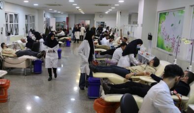 Tahran’da kan vermek isteyenler yoğunluk oluşturdu