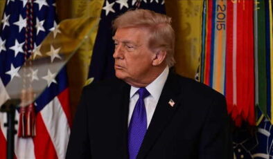 Trump’ın özel telefonu sızdı: Numara için para ve kripto teklifleri
