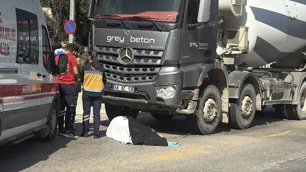 Yaya geçidinde beton mikseri çarptı… Ünlü iş insanı feci şekilde can verdi!