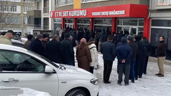 Yozgat’ta eksi 4 derecede ucuz et kuyruğu
