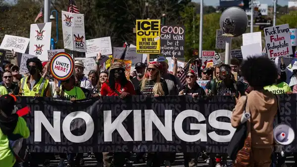 ABD genelinde ‘No Kings’ protestoları: Trump karşıtı gösteriler yayılıyor