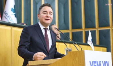 Ali Babacan: Ana muhalefetin yönettiği belediyelere bakıyoruz, skandal üstüne skandal görüyoruz