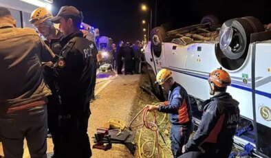 Antalya’da cezaevi servisi şarampole devrildi: 16 infaz koruma memuru yaralandı