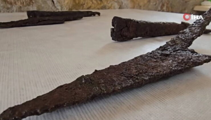 Antik kazıda 1500 yıllık bıçak seti bulundu
