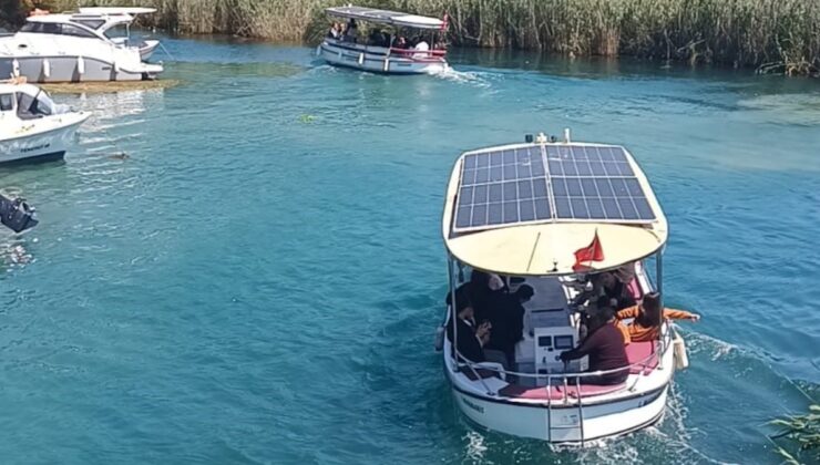 Azmak Nehri’nde bahar yoğunluğu: Tekneler peş peşe turda