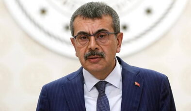 Bakan Tekin, okullarda güvenlik sorununa ilişkin CHP’li Halıcı’nın önergesini yanıtladı: ‘Şiddeti önlemeye yönelik politikalar bütüncül yaklaşımla ele alınıyor’