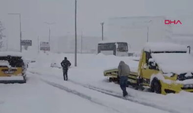 Bitlis’te 111 köy yolu kardan kapandı