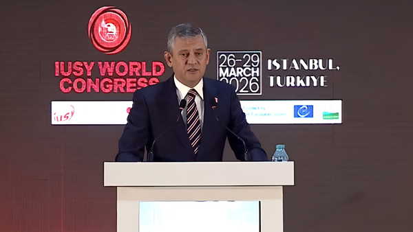 CHP lideri Özgür Özel’den Uşak Belediyesi’ne yönelik operasyona ilk tepki!