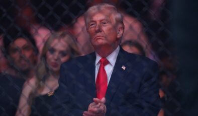 Dünya İslamabad’a kilitlenirken Trump kafes dövüşü izledi